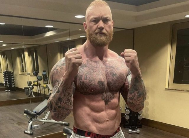 thor bjornsson shirtless in boxing pose