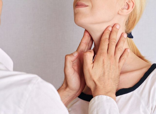 Signs Your Thyroid is Malfunctioning According to Doctors
