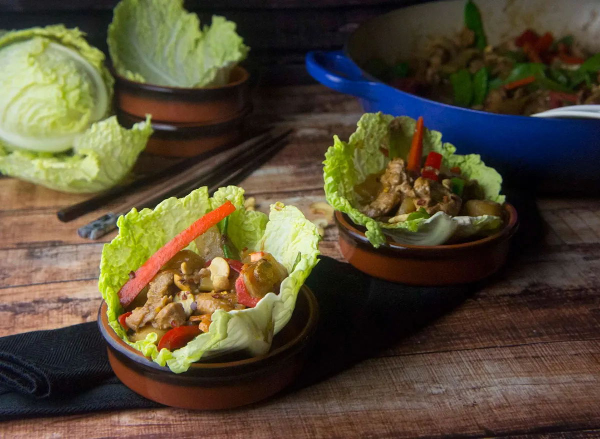 cashew chicken cabbage cups