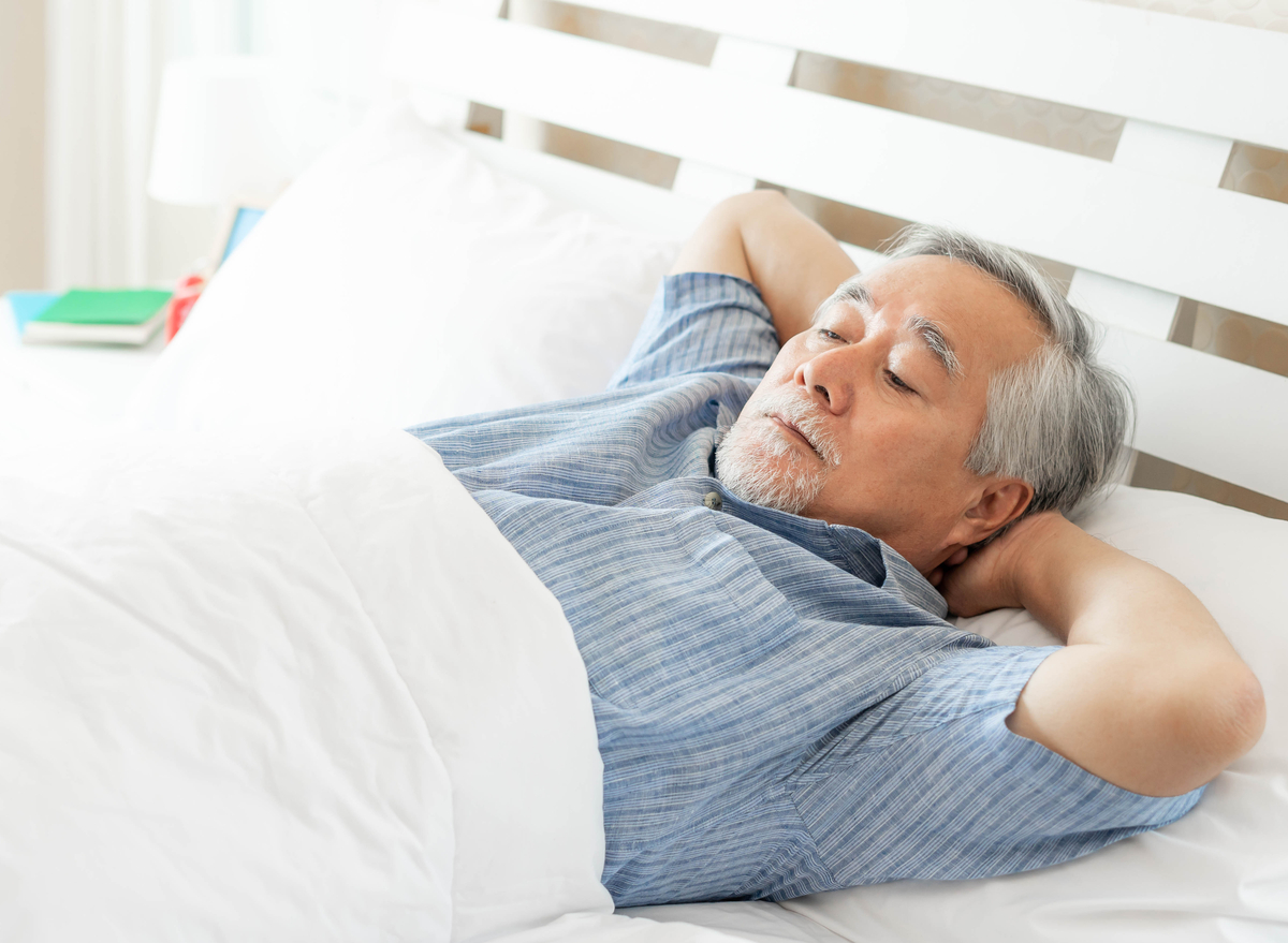 older man trouble sleeping