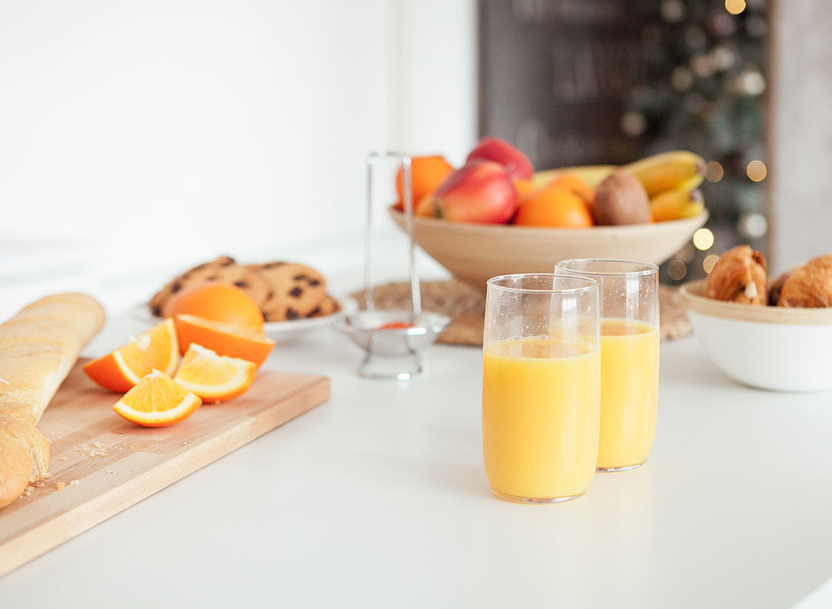 Is there some juice on the table. Кофе круассан апельсиновый сок фото. Банан яблоко хурма молоко, шампиньоны, мёд. Food beautiful for Kids Breakfast Eggs Orange Juice.