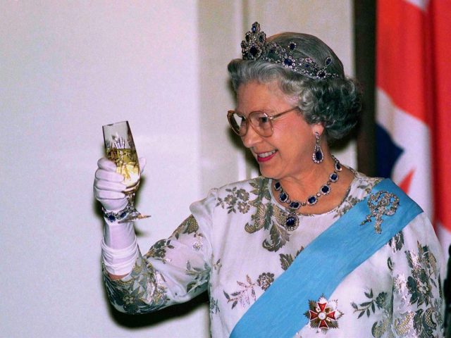 queen elizabeth II toasting with champagne