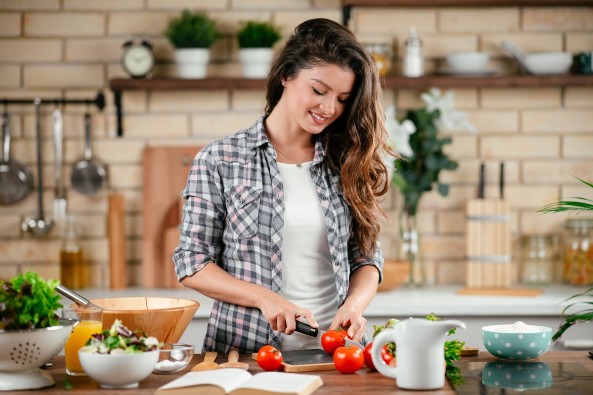 Portrait,Of,Beautiful,Young,Woman,Cooking,In,The,Kitchen.,Young