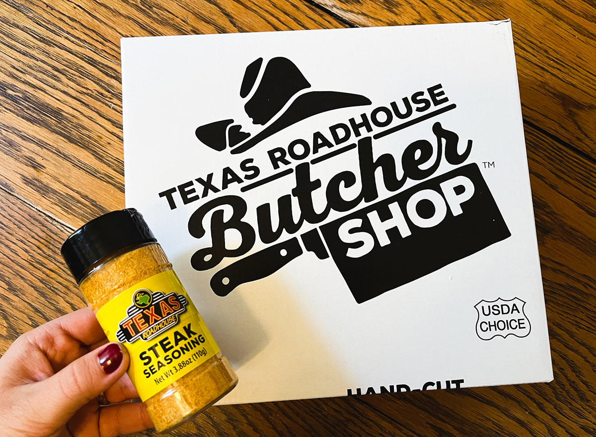 texas roadhouse butcher shop box with steak seasoning