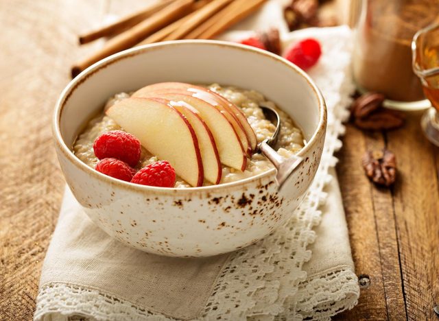 oatmeal with apples