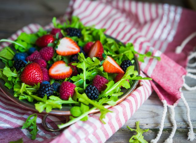 arugula berry salad