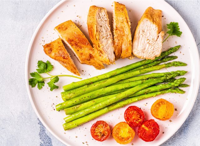 chicken, asparagus, and tomatoes