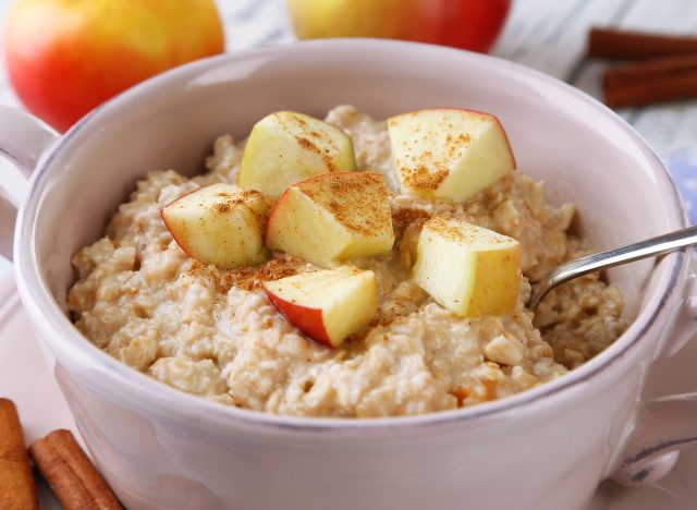 oatmeal with apples