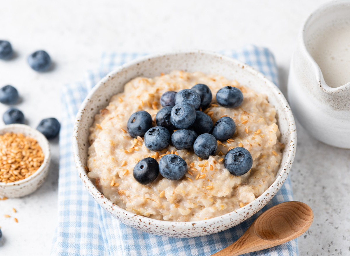 oatmeal with blueberries