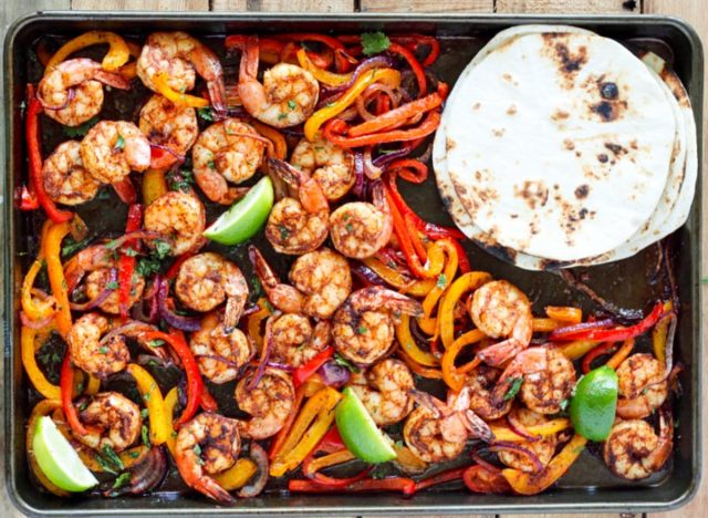 sheet pan shrimp fajitas