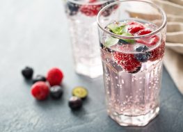 sparkling water with fruit and mint