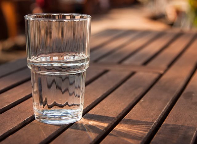 szklanka wody