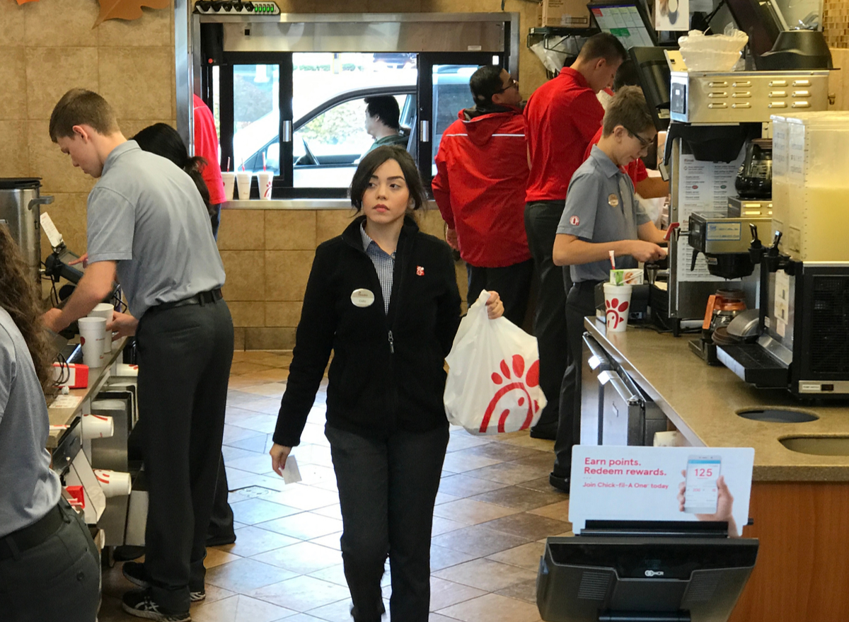 7 Bizarre Rules That ChickfilA Employees Have to Follow — Eat This