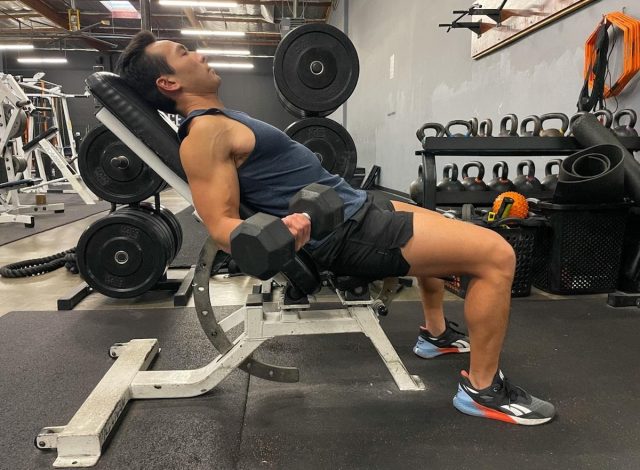 incline dumbbell curl