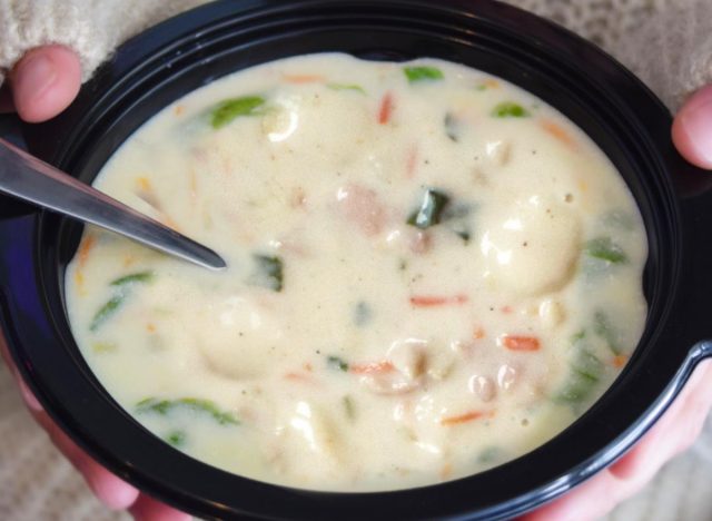 olive garden chicken and gnocchi soup bowl
