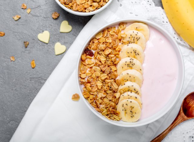 yogurt with bananas and granola