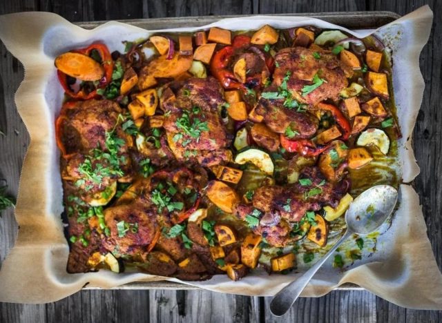 Pollo tandoori al horno con verduras