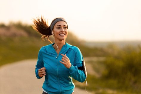 A Trainer's Top Tips To Make Your "Plogging" Workout A Success