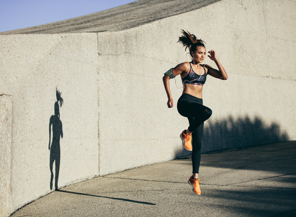 woman doing intense mini workout outdoors