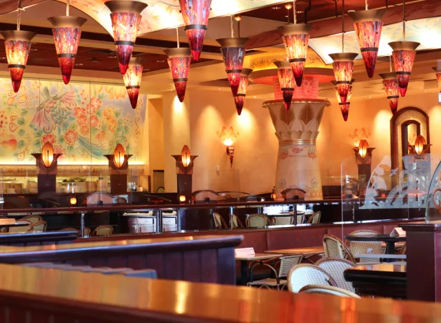 cheesecake factory interior