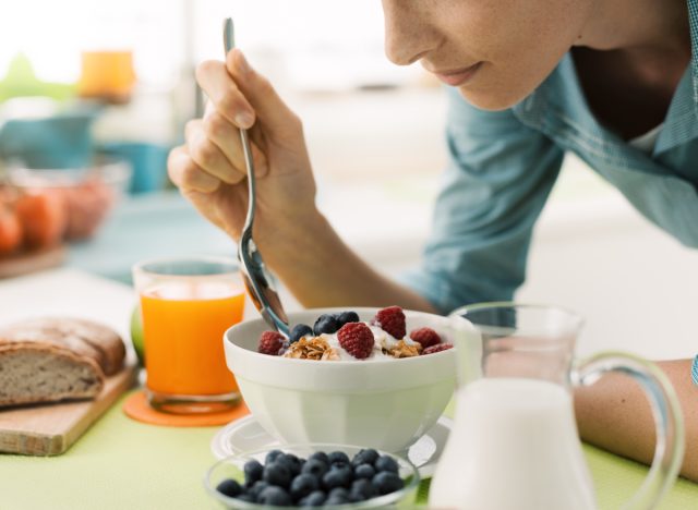 eating healthy breakfast