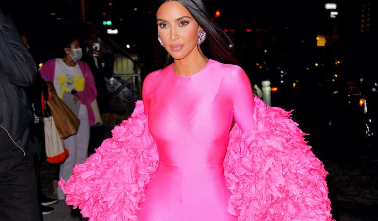 Kim Kardashian pink outfit