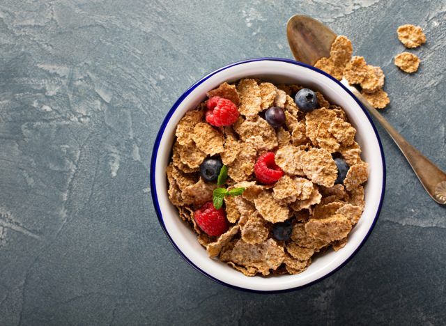 multigrain cereal with berries