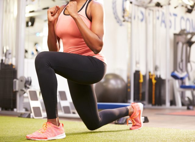 woman doing backwards lunge without weights