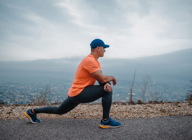 man does lunges during cardio workout