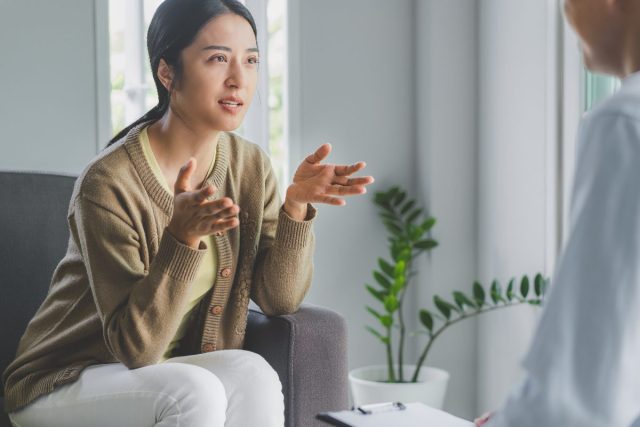 woman chats with her therapist about insomnia due to menopause