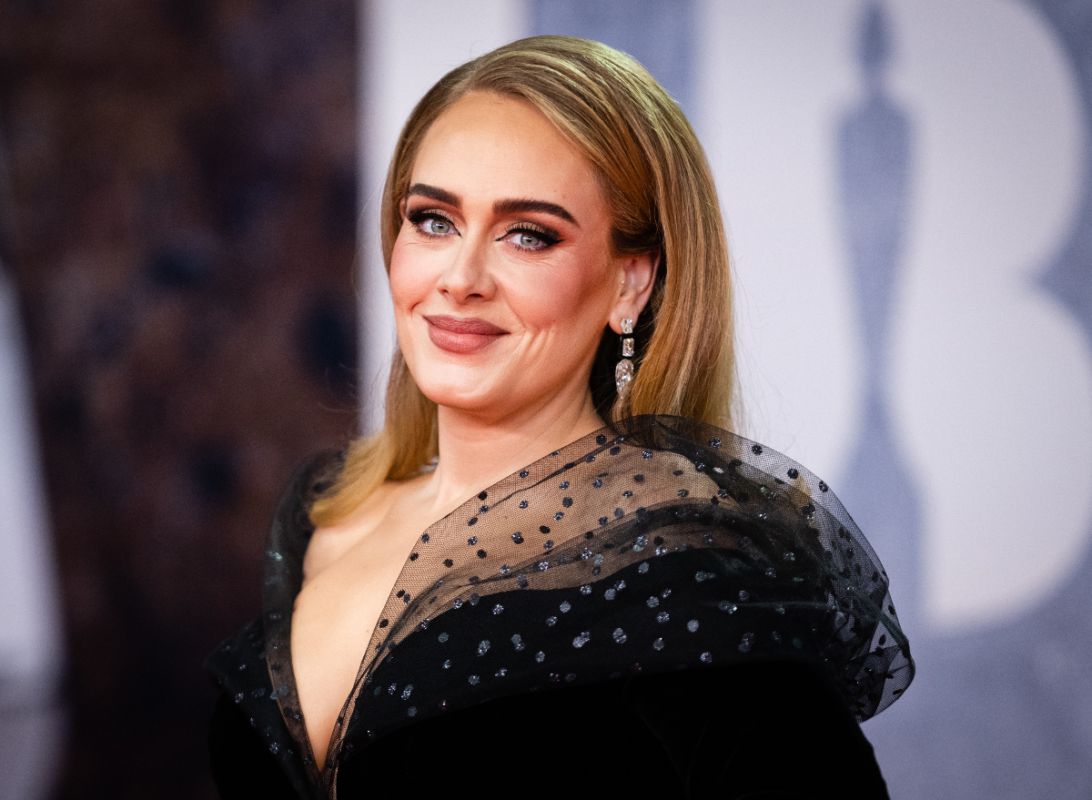 7 of Adele's most iconic outfits