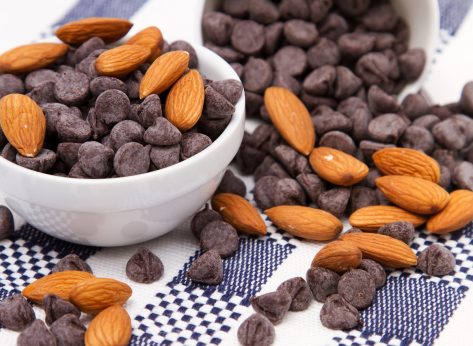 10 Healthy Snacks for Your Office Desk Drawer