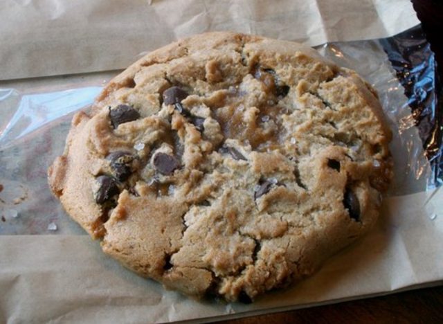 arby's salted carmel & chocolate cookie