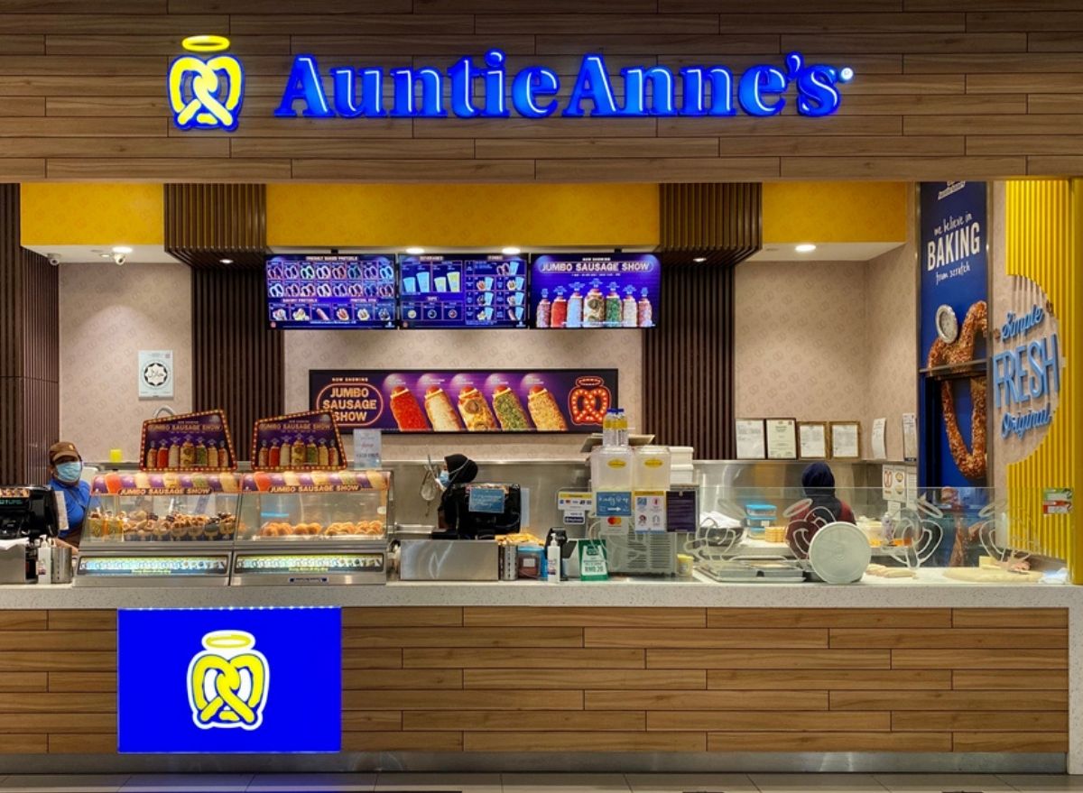 Auntie anne's mall