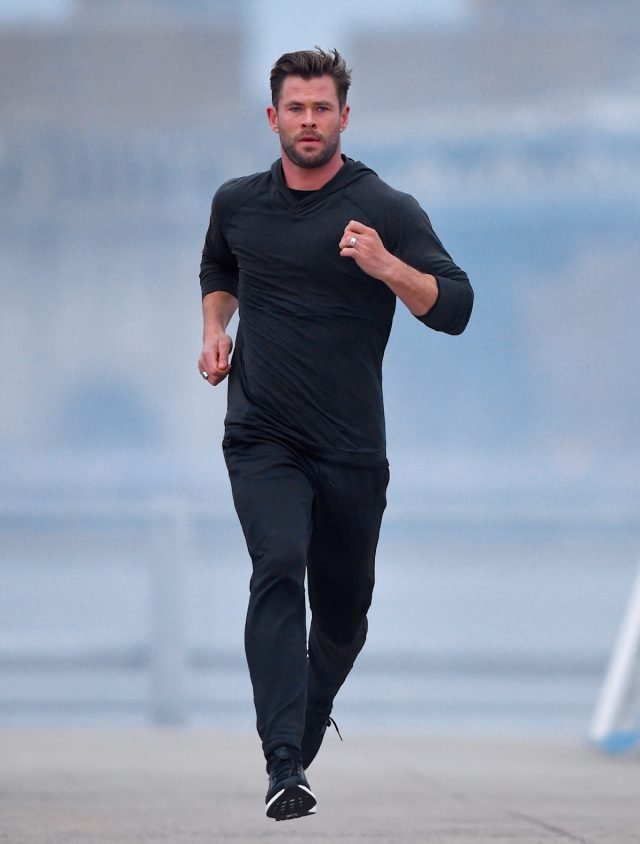 Chris Hemsworth running