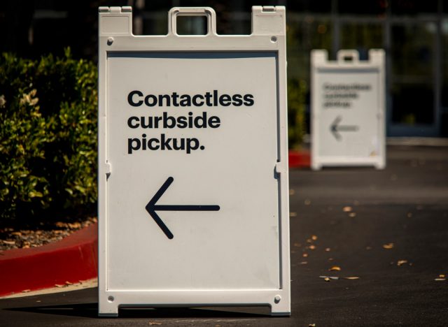 curbside pickup sign