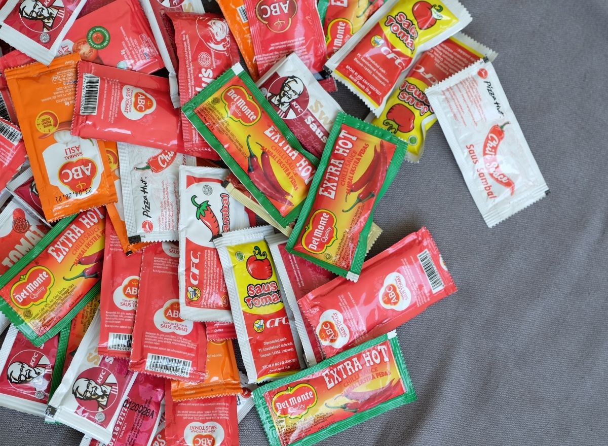 Hot sauce packets