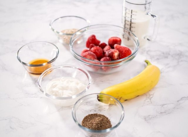 measure the ingredients of the smoothie