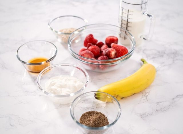 measure smoothie ingredients