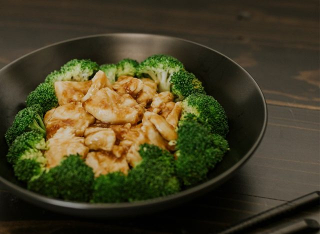 p.f. chang's ginger chicken with broccoli