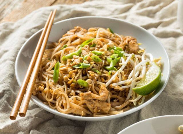 pad thai dish