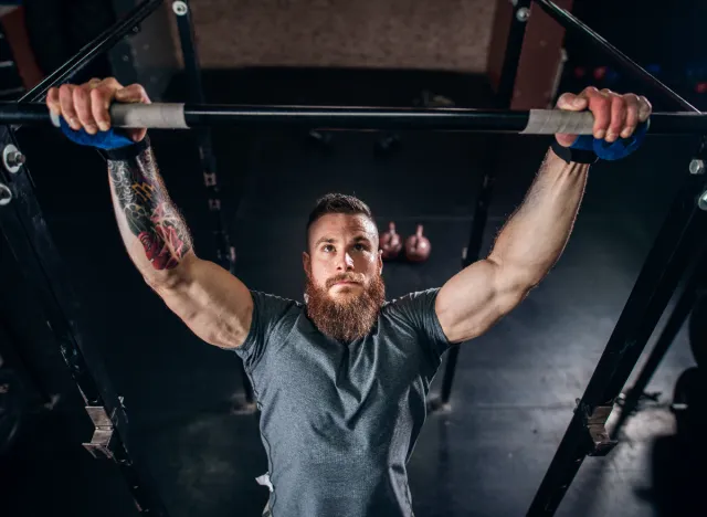 man doing chin-up exercise, exercises for men to build muscle