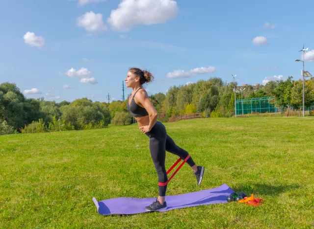 woman doing reverse kick