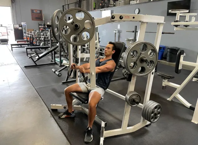 demonstrating chest press to get rid of man boobs