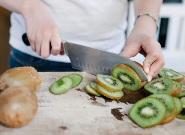 cutting kiwi