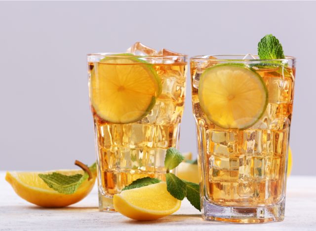 iced tea with lemon