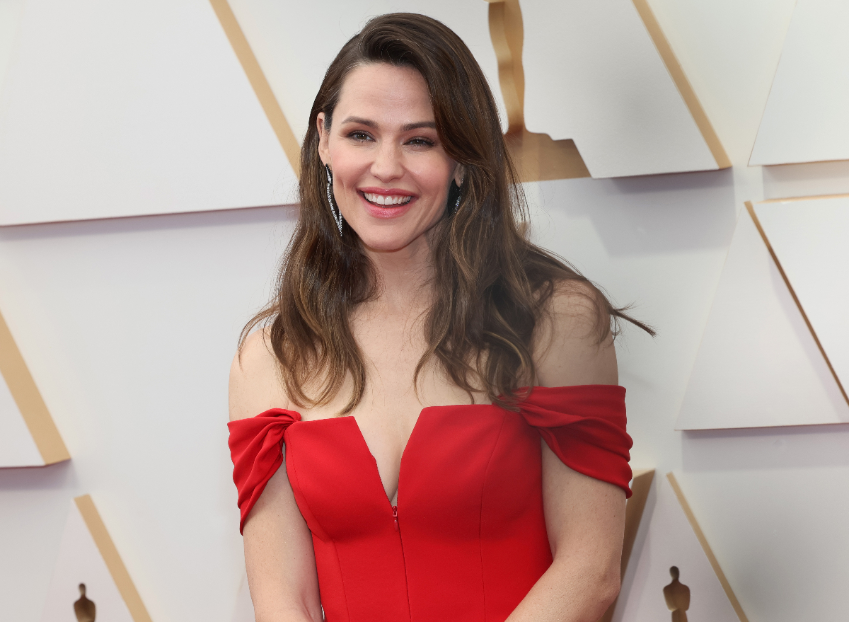 Jennifer Garner Shares Tips on How to Give Back Using a Ziploc Bag