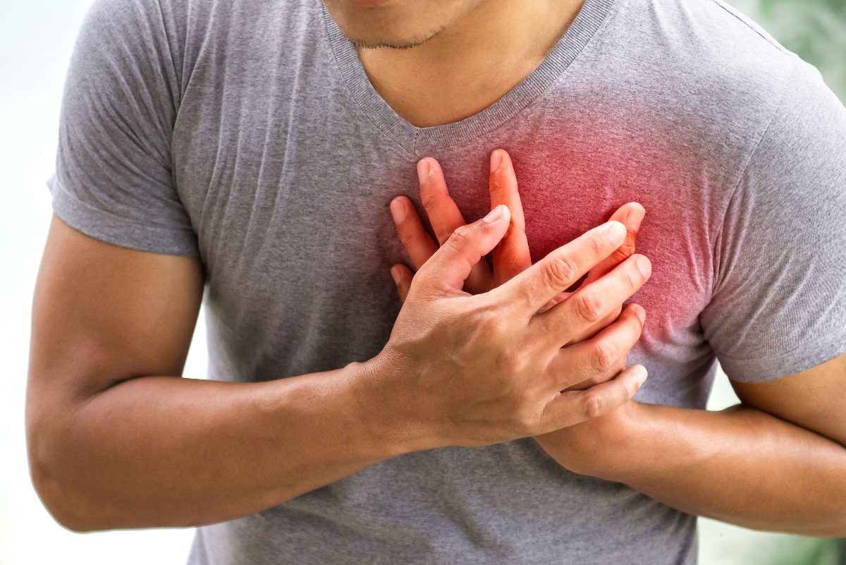 5 Signs You're About to Have a Heart Attack — Eat This Not That
