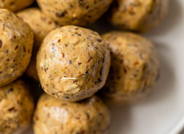 peanut butter protein balls