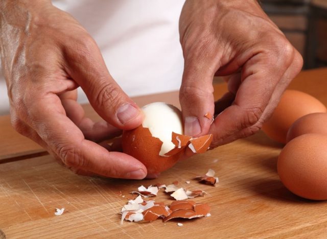 peel hard-boiled eggs